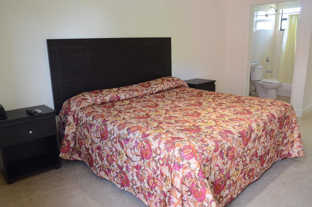 Carl'S El Padre Motel 마이애미 외부 사진